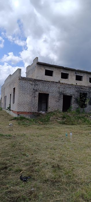 Будівля під комерційну діяльність.