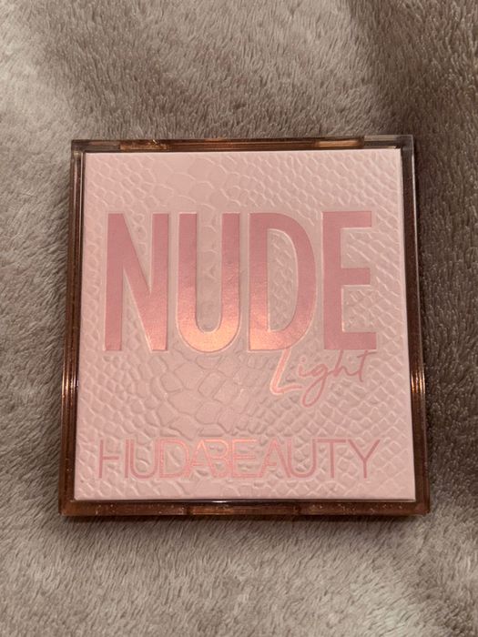 Paletka Huda Beauty Nude Obsessions Light