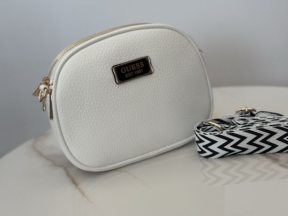 Torebka kuferek Guess Biala Nowa