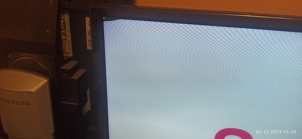 Телевізор saturn 32 T2, smart , wi fi ,