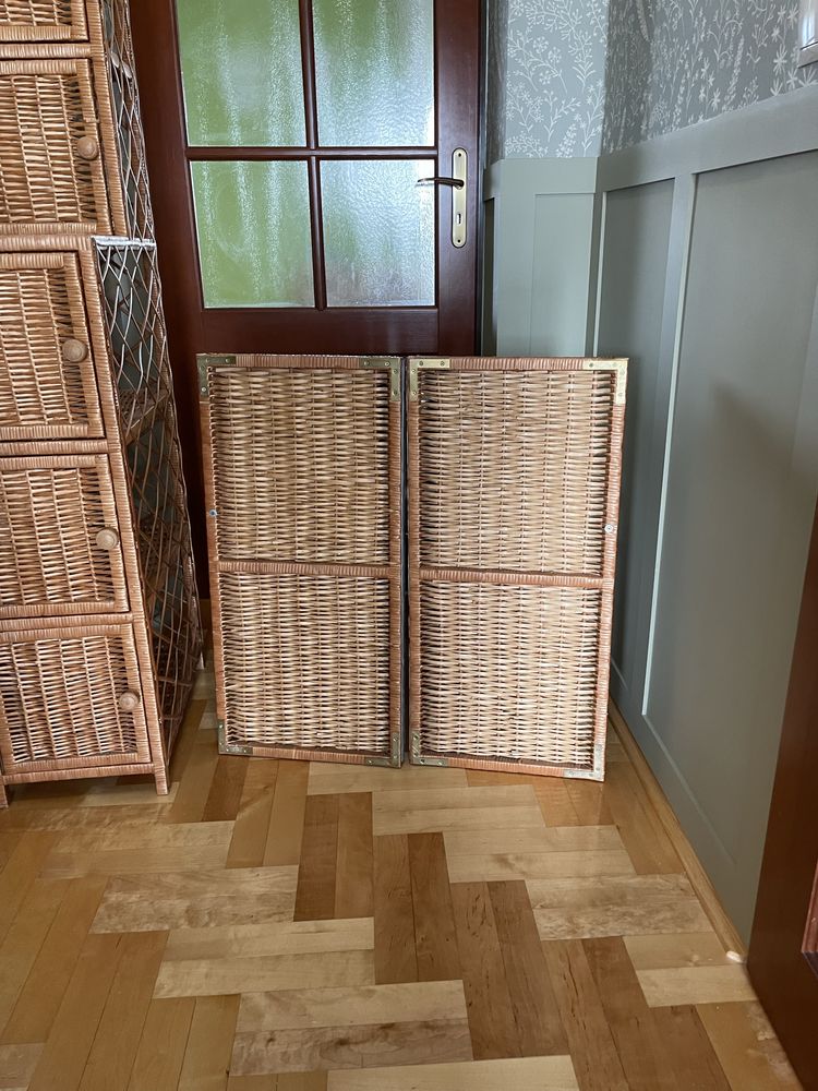 komoda regał półki wiklinowe fronty z wikliny wysoka wąska pojemna