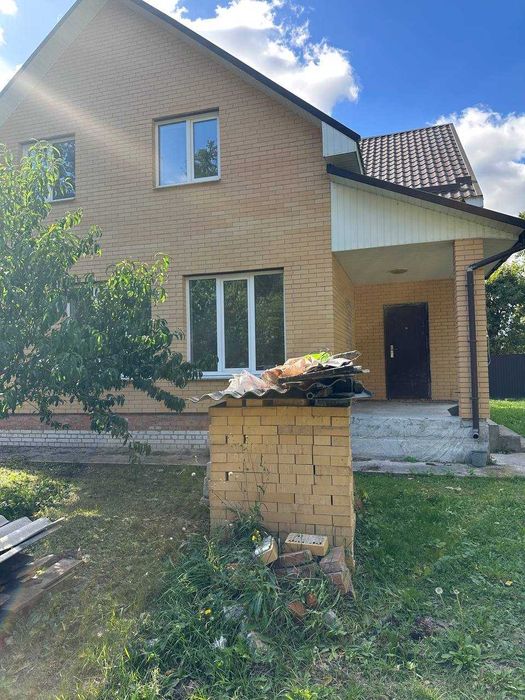 Продаж двоповерхового будинку у селі Крехаїв, Чернігівська область