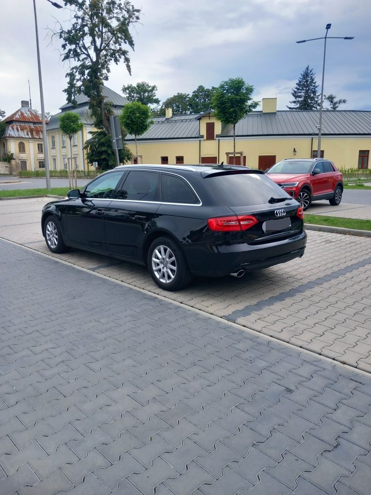 Audi a4 b8 1.8 tfsi 170 km mały przebieg  171tys  100%sprawne  2013rok