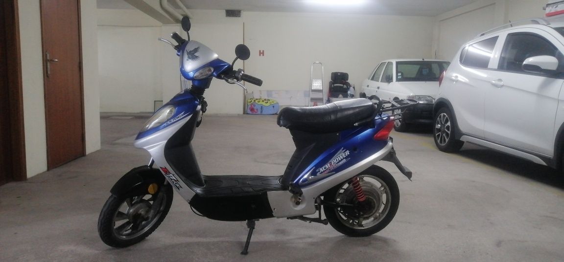 Vendo scooter elétrica