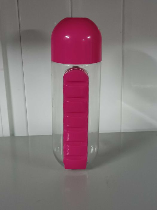 Conjunto de garrafa com organizador de comprimidos