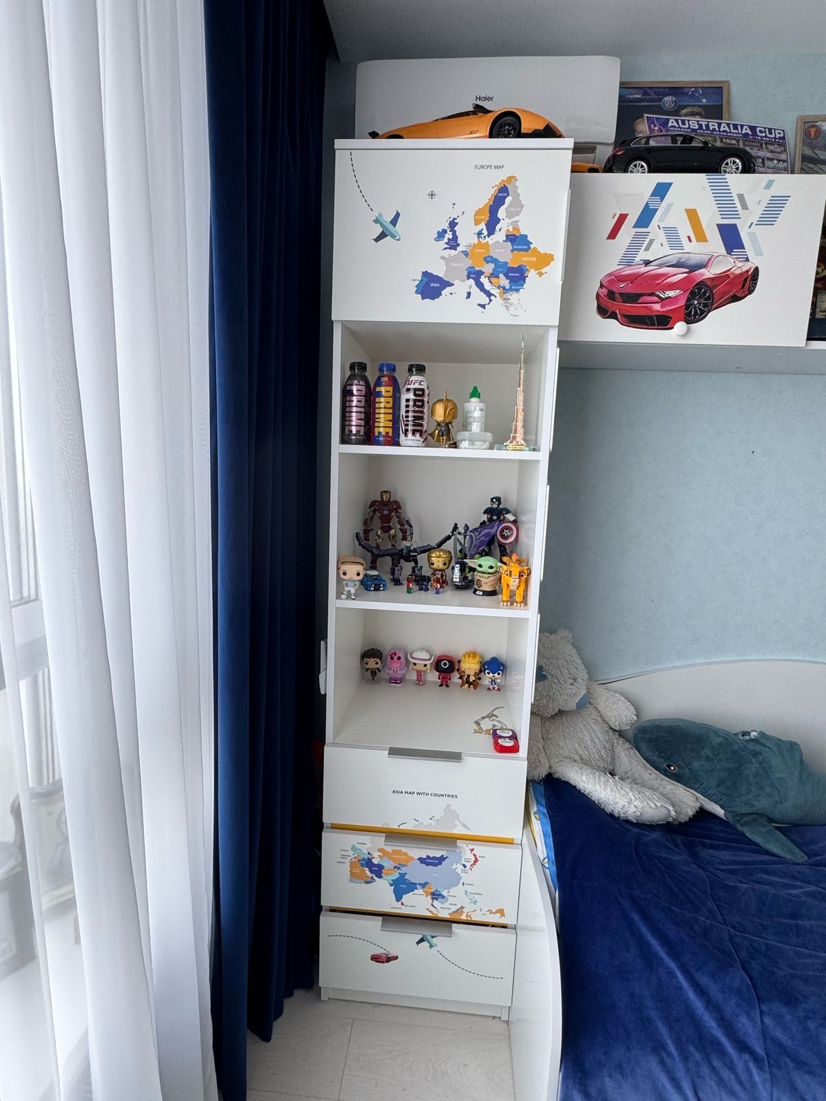 Продам детскую кровать ,шкаф , пенал .