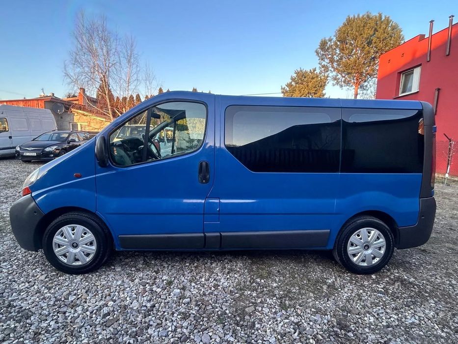 Renault Trafic Ładny Trafic 7 Osobowy zarejestrowany mocno doinwestowany