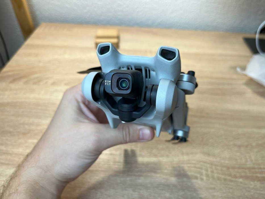 Квадрокоптер DJI Mini 3 з контролером