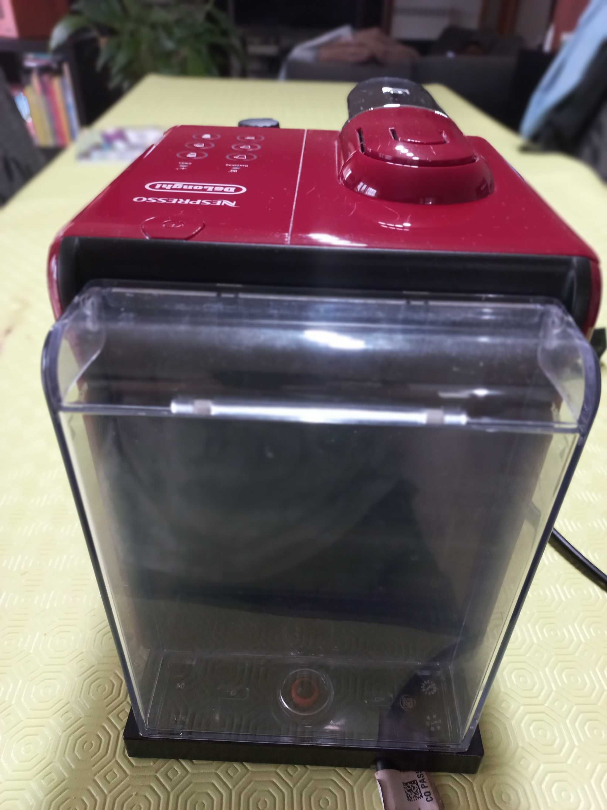 Máquina nespresso lattissima touch