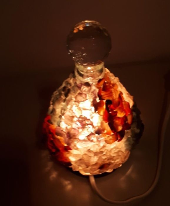 Candeeiro de luz ambiente revestido a pedras