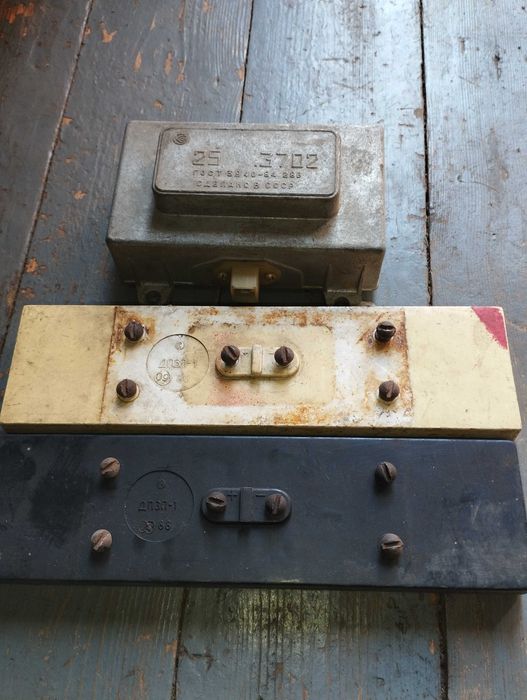 Регулятор напряжения комбайна ДОН-1500