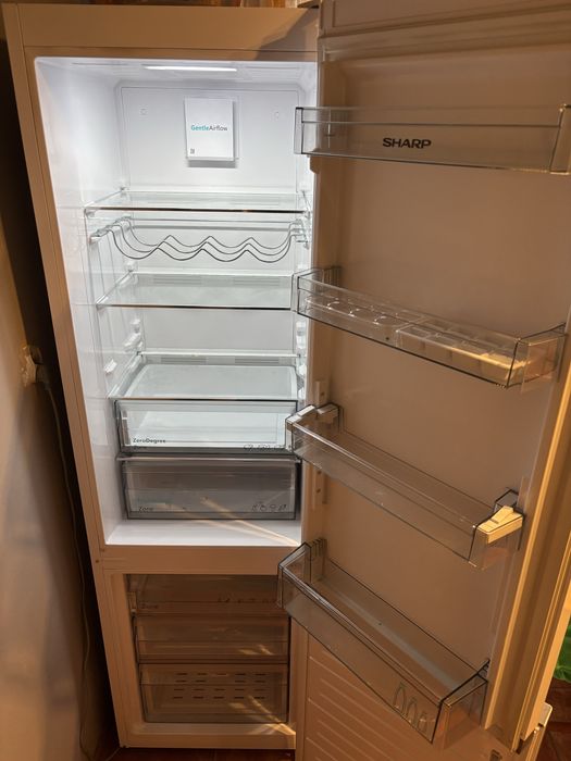 Lodówka sharp biala 180cm