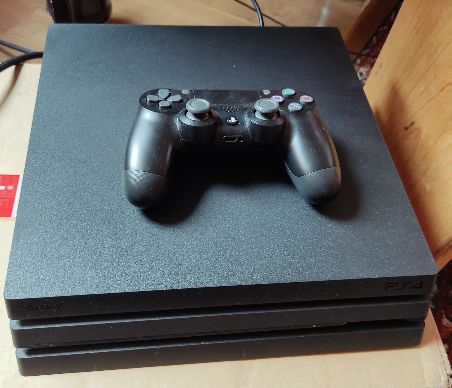 Konsola PlayStation 4 Pro dysk SSD 500gb PS4 Pro + pad + gra+ okablowa