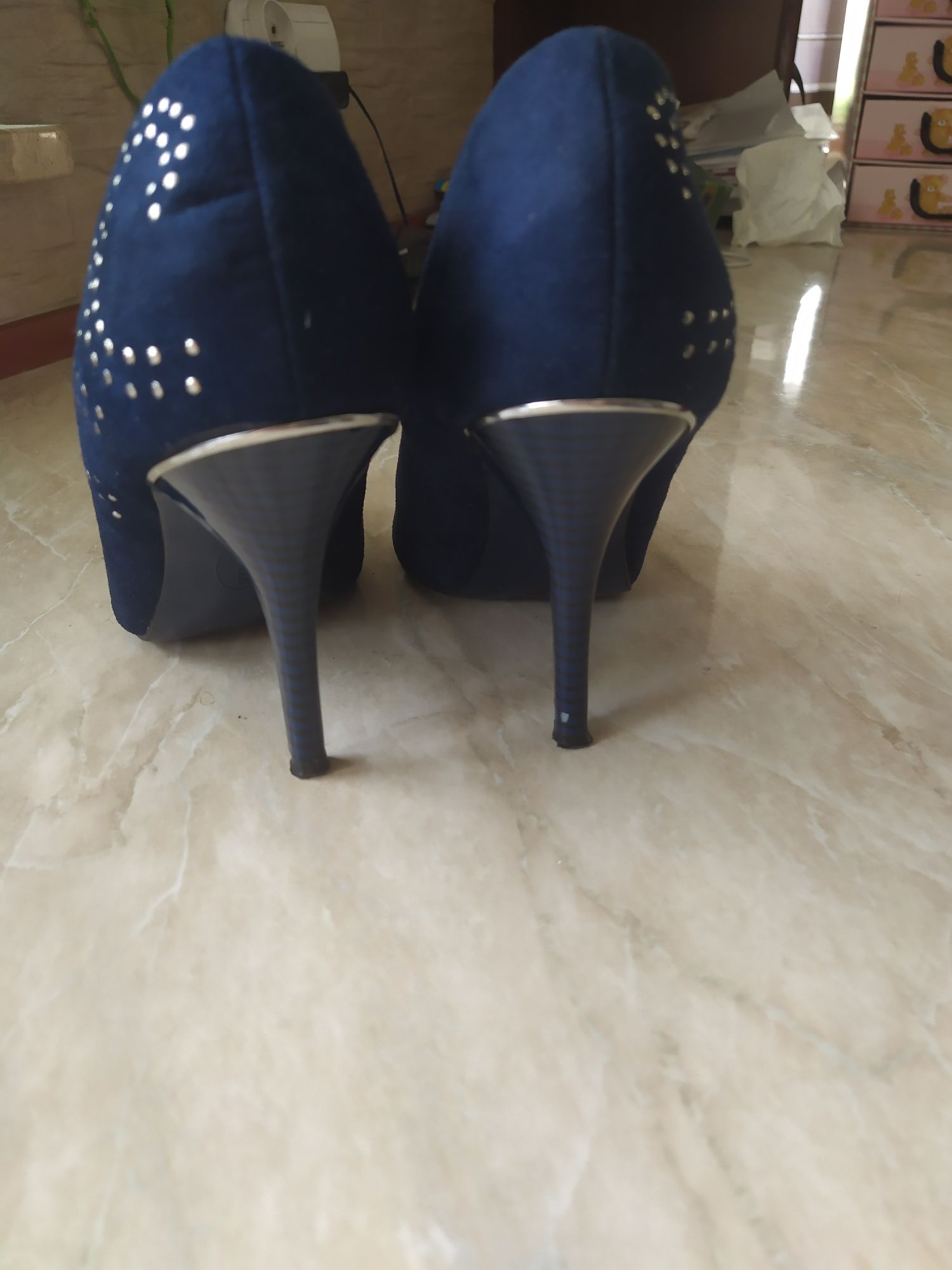 Buty 41 szpilki granat zamsz Graceland