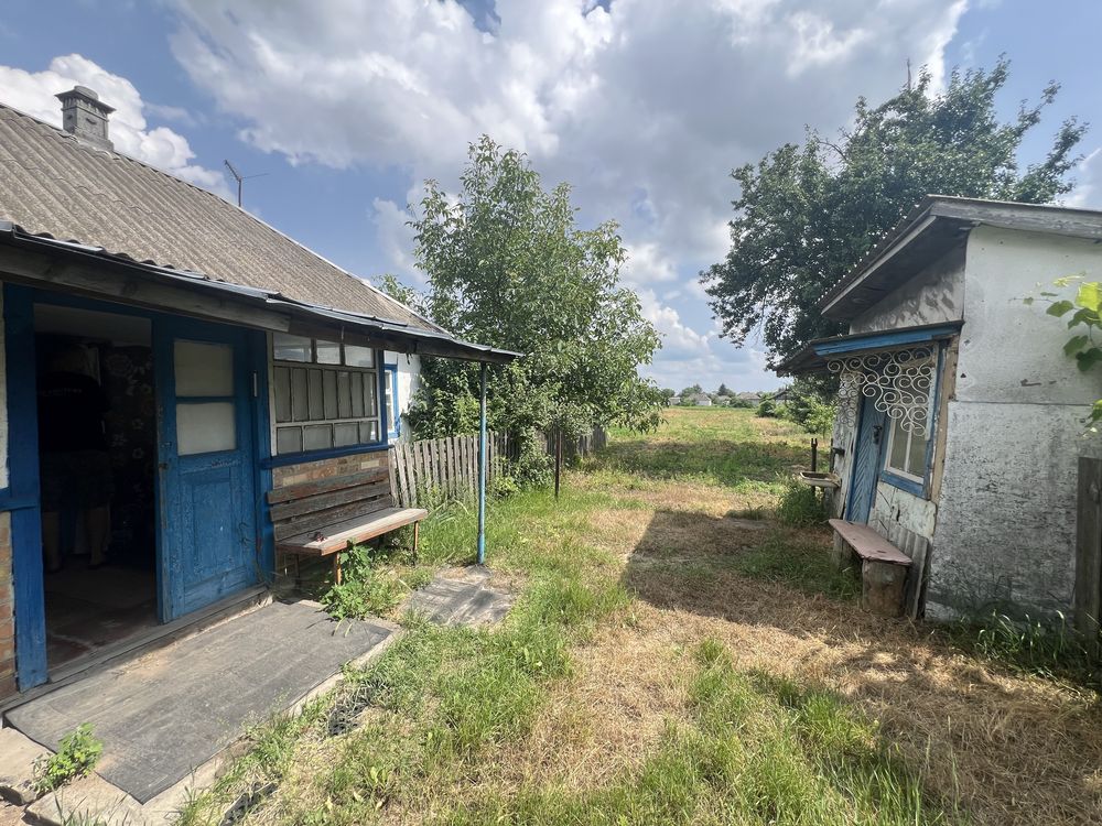Будинок в центрі села Глибоке