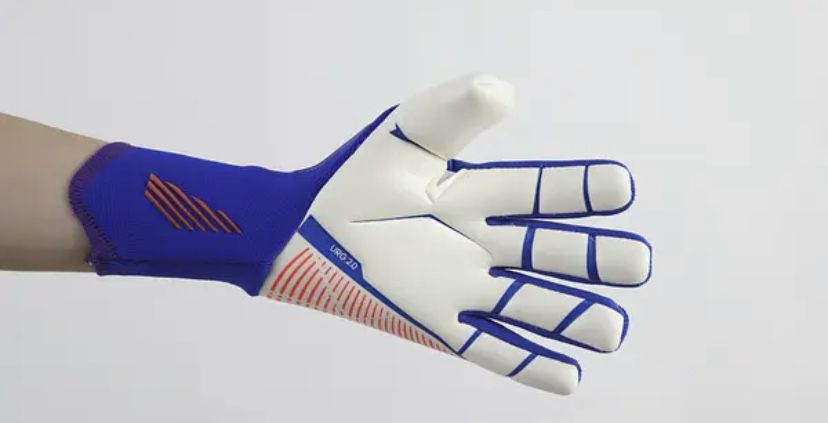 Вратарские перчатки adidas Predator Pro. Размеры  6, 7, 8, 9.
