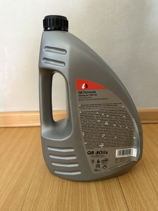 Моторна олива (масло) Q8 4L (10w40)