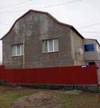 Великий двох поверховий будинок