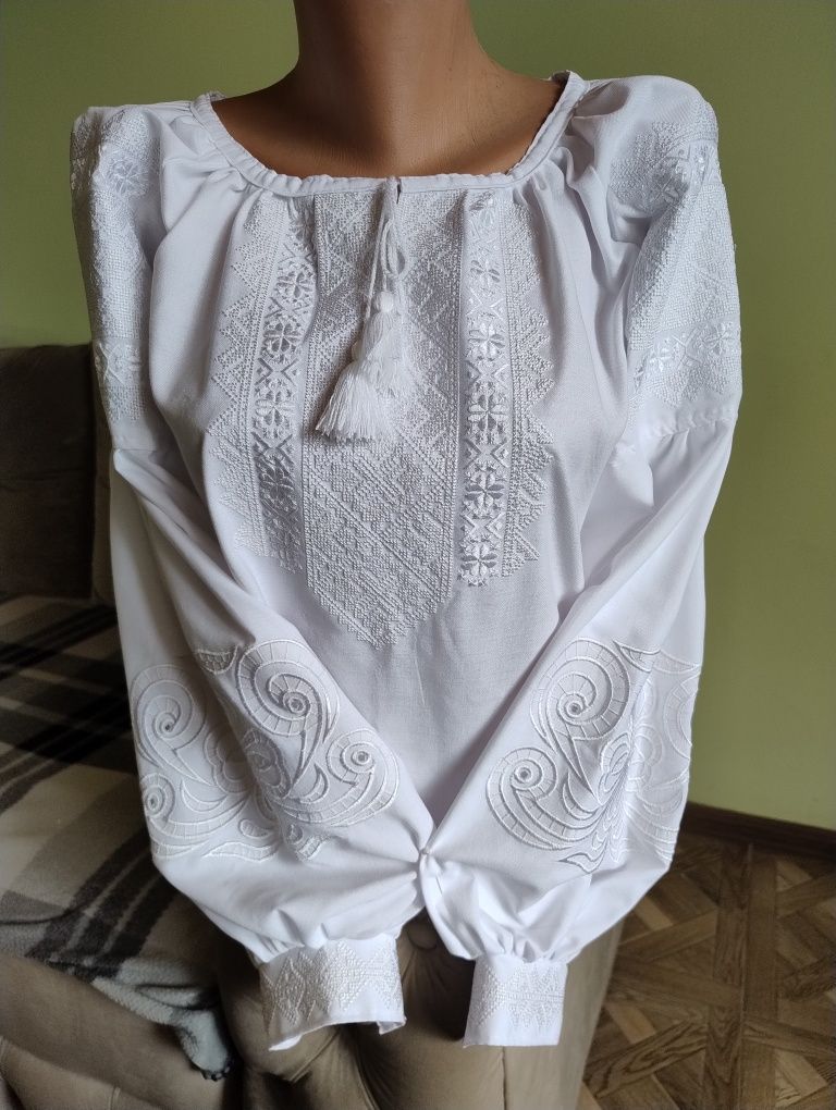 Жіноча вишиванка