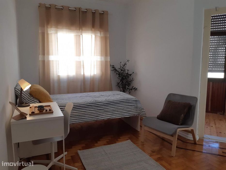 359193 - Quarto com cama de solteiro, com...