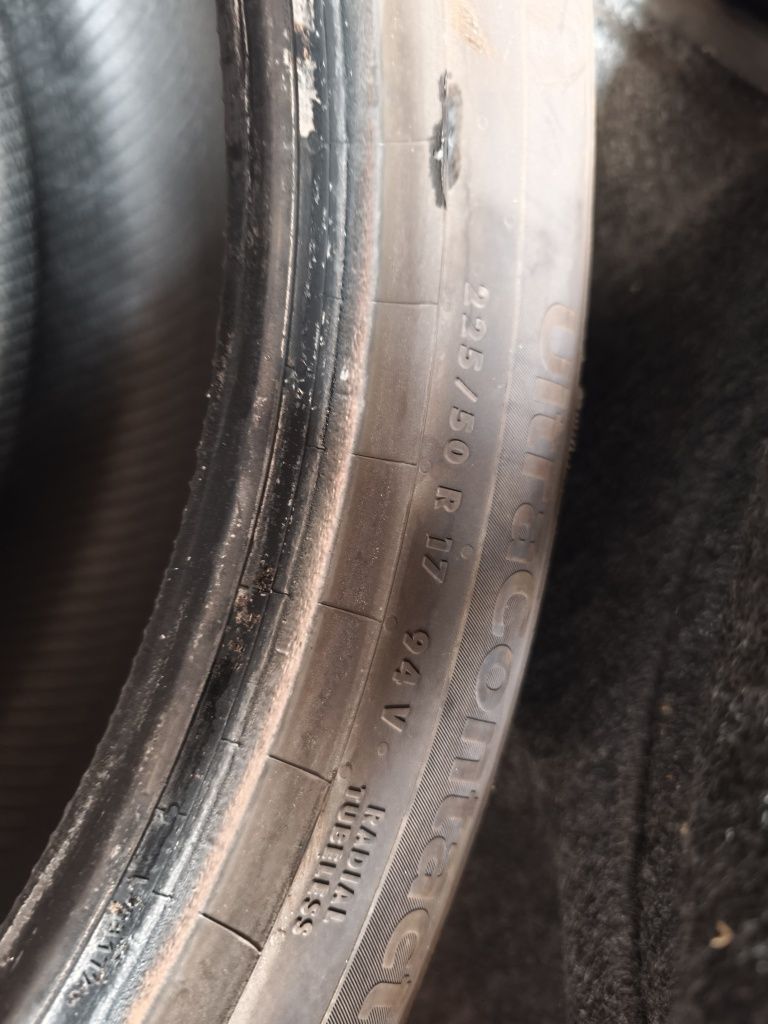 Pneus Continental UltraContact 225/50 R17