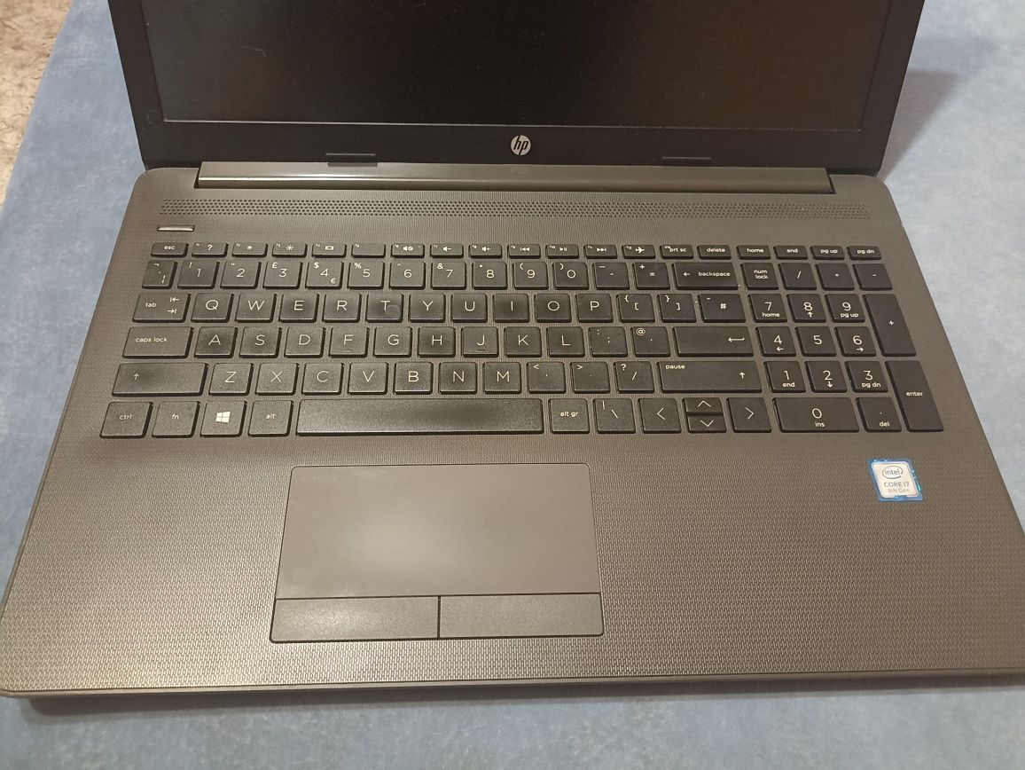 Продам ноутбук hp 250 g7 i7-8565U 8gb ddr4 ssd 250gb