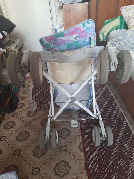 Продаю коляску детскую. Складную.