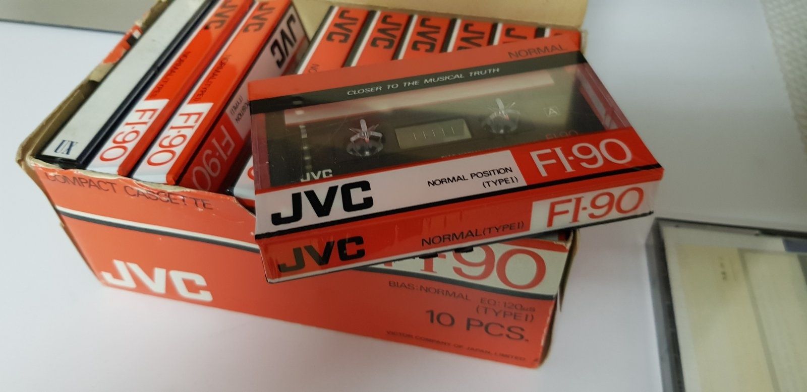 Кассеты JVC-FI-90.