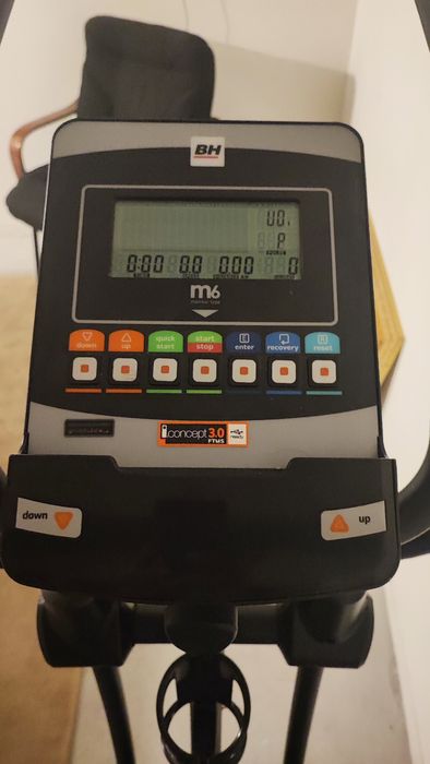 Bicicleta elíptica BH Fitness BE2380 Nova!