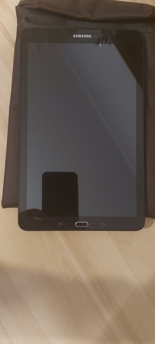 Tablet SAMSUNG Galaxy Tab E 9.6" 1.5/8 GB Wi-Fi Czarny samsunga dobry