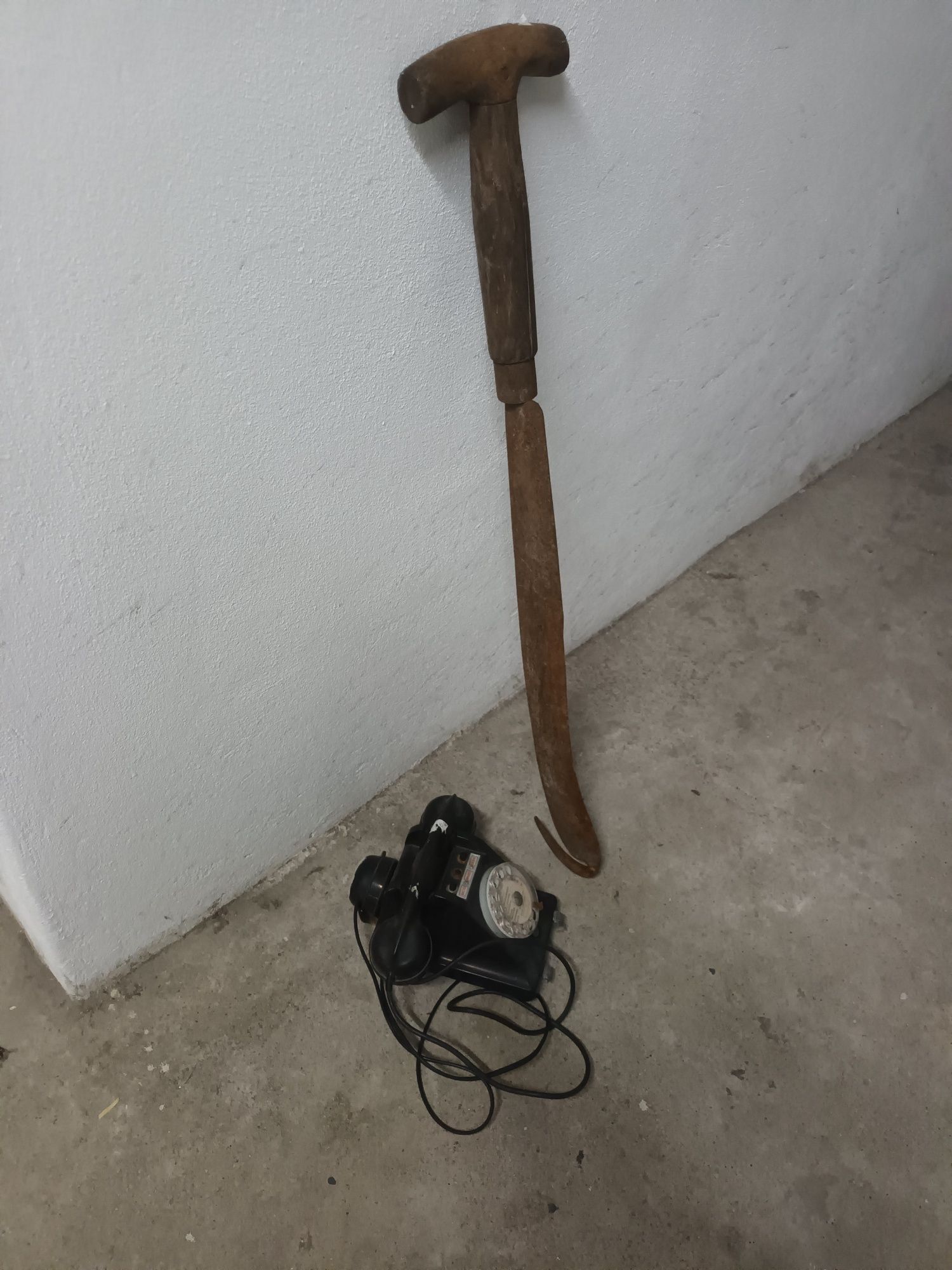 Objecto de corte usado antigamente para trabalhar a madeira