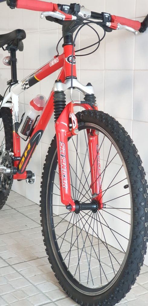 Bicicleta BTT quadro BH e desviador deore