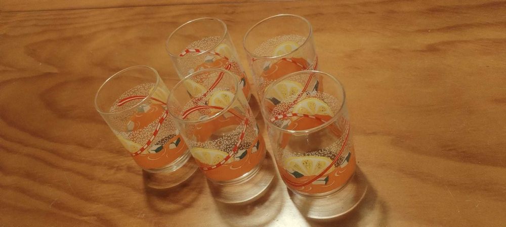 Conjunto de cinco copos 
Zona de Lourinhã e Torres Vedras