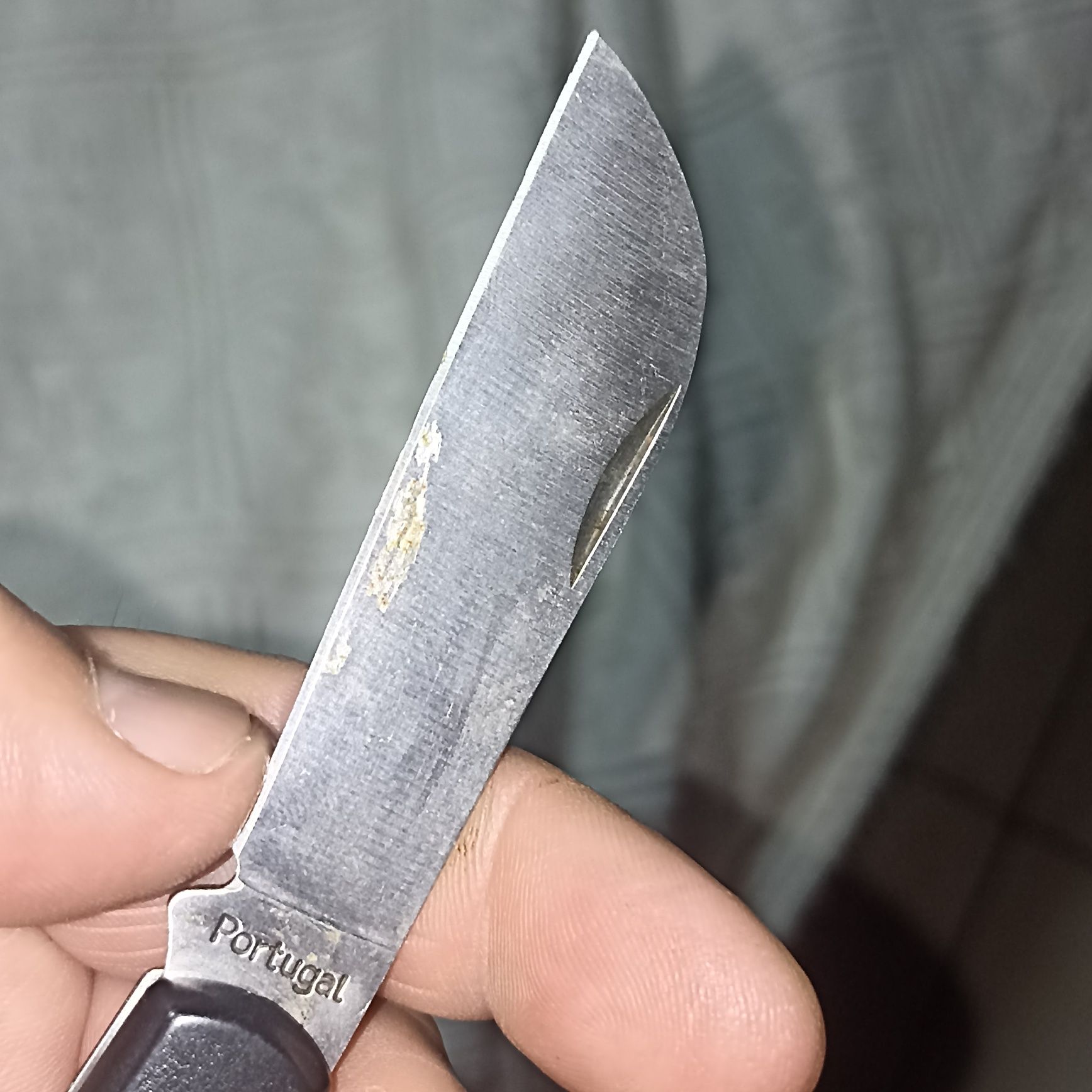 Navalha nova com lamina grossa afiada