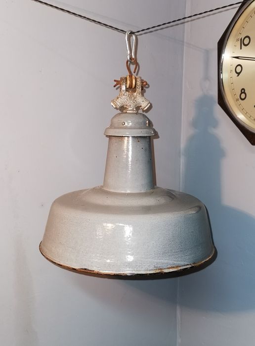 Lampa przemysłowa emaliowana z 30lat