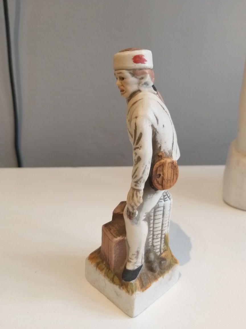 Stara figurka żołnierza XIX wiek cienka porcelana reczne malowanie