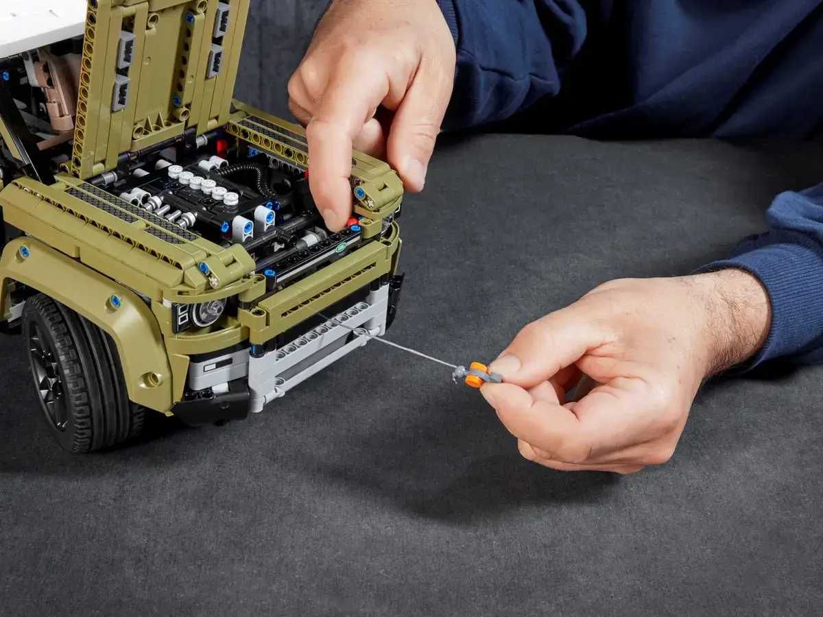 Конструктор LEGO Technic Land Rover Defender