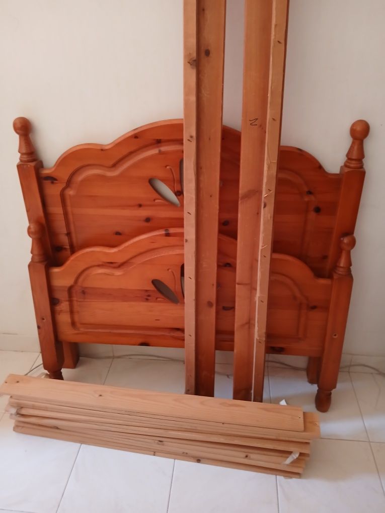 Cama de solteiro com estrado e colchão