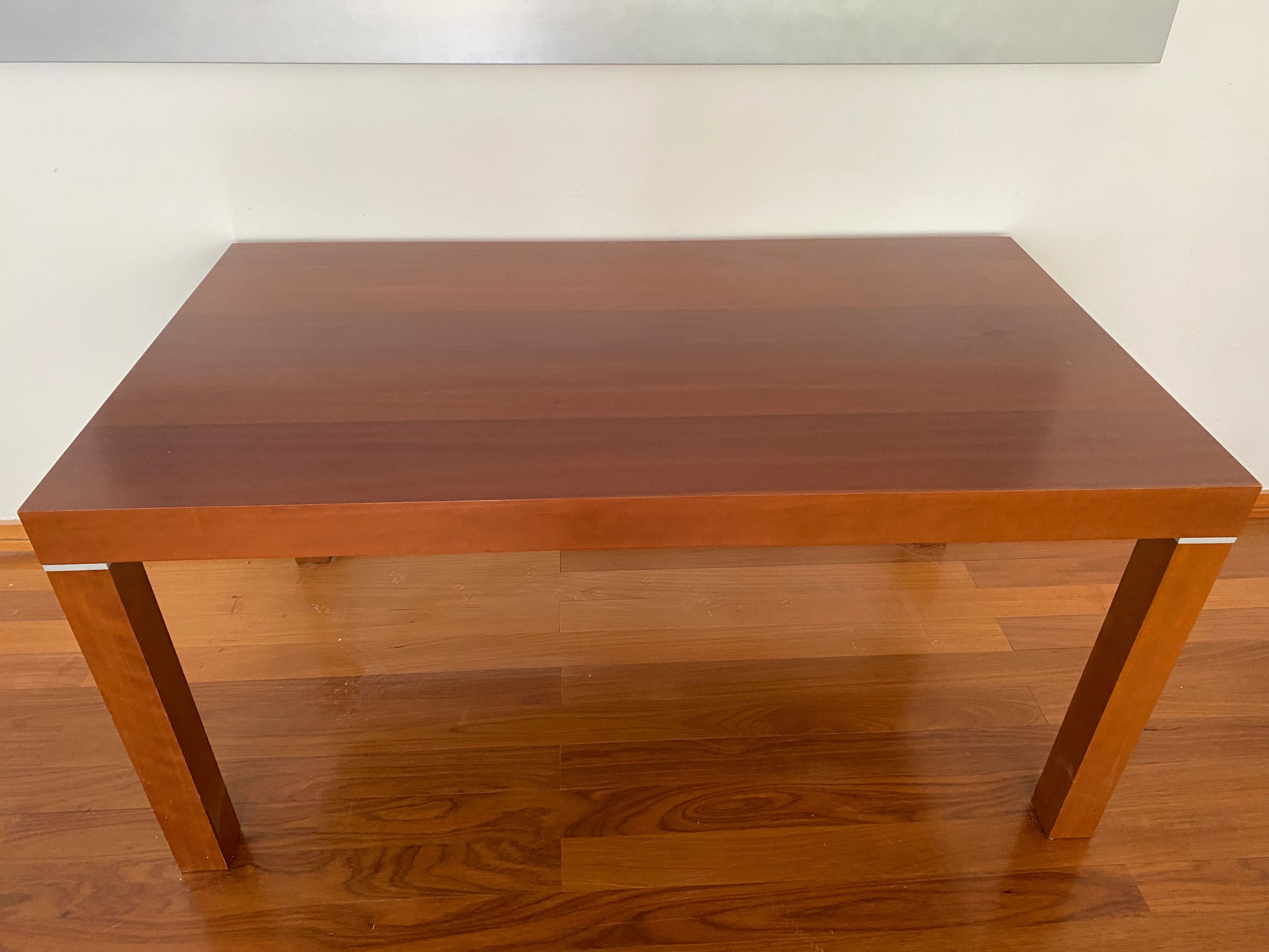 Mesa extensível e 6 cadeiras