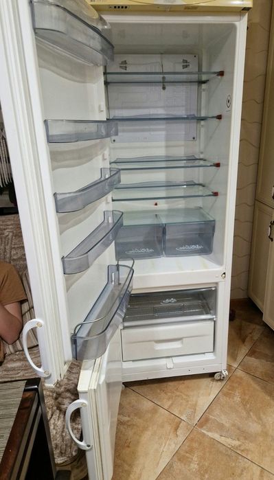 Холодильник б/у напівробочий. Можна на запчастини