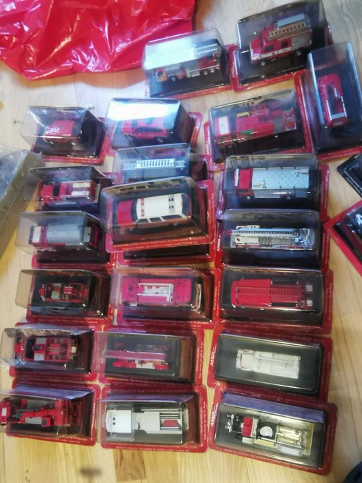 Zabawki samochody kolekcjonerskie