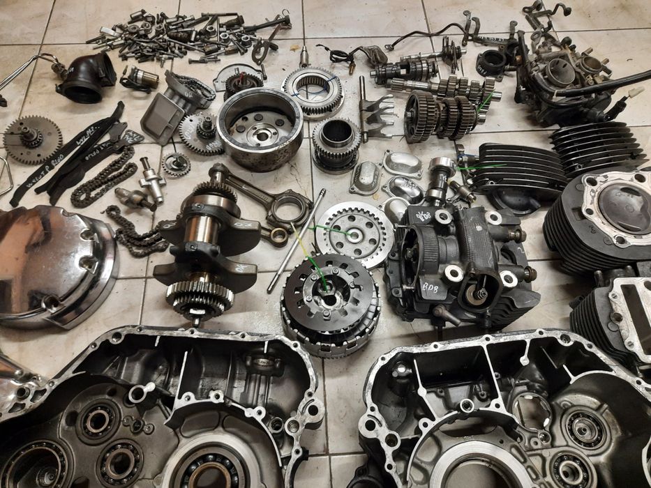 Yamaha XVS 1100 drag star silnik części cylinder głowica kapa skrzynia