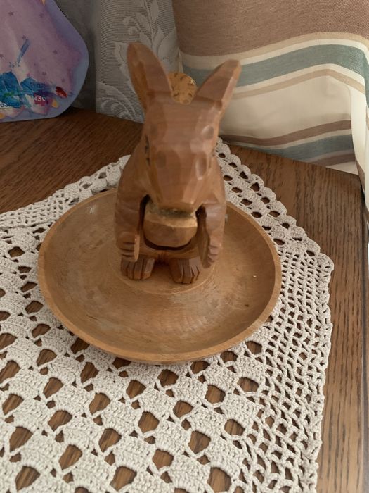 дерев’яний горіхокол–Білка в ручну різьблений