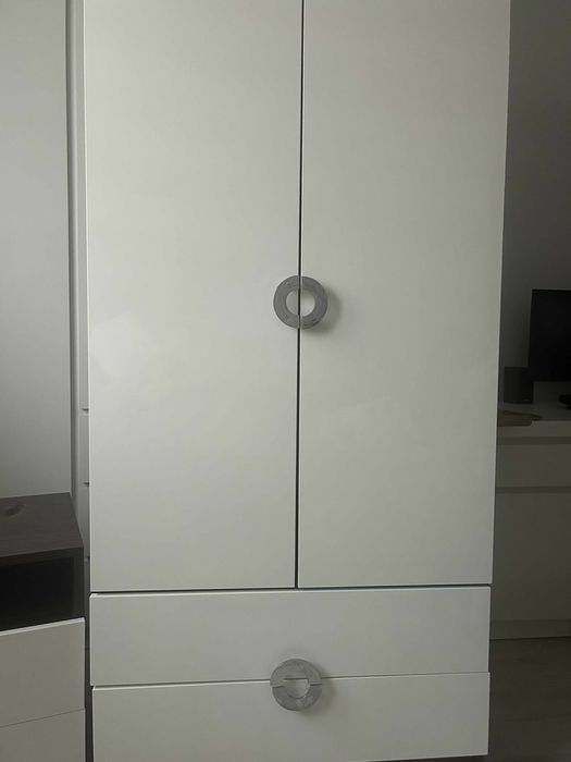 Nowoczesny zestaw mebli biurowych – biały połysk i ciemna czekolada”