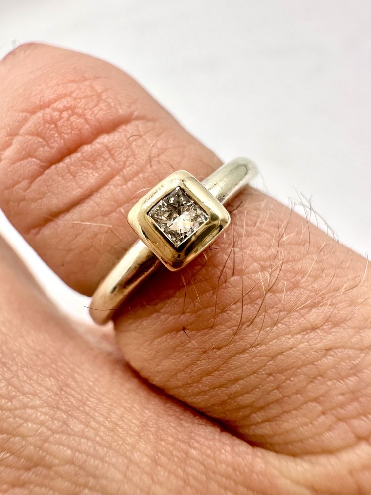 Złoty pierścionek z diamentem princessa 2,7mm