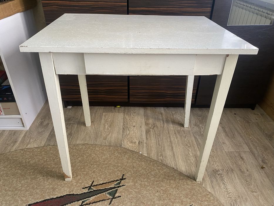 Кухоный стол  с ящиком