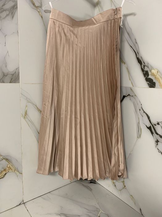 Атласна спідниця