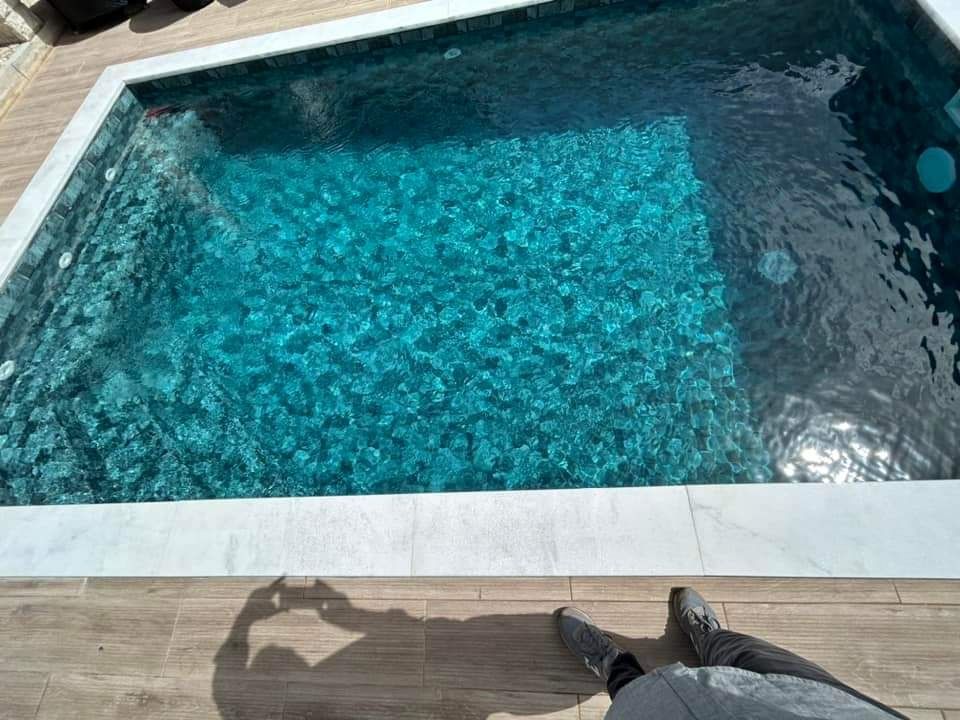Borda de piscina em pedra natural branca ibiza