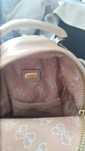 Mala da Guess da para usar como carteira e mochila