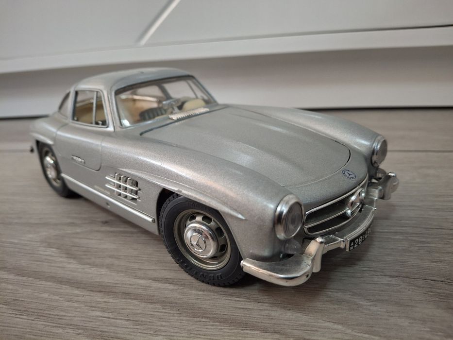 Samochód Kolekcjonerski Mercedes-Benz 300SL Bburago 1:18